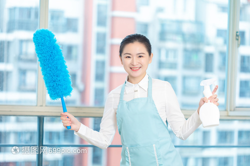 家政保潔手拿撣子形象 專(zhuān)業(yè)家政服務(wù)的標(biāo)志